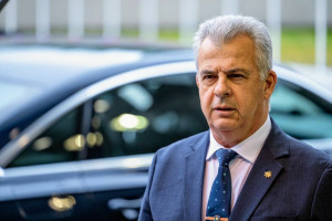 νη