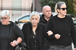 ν τ