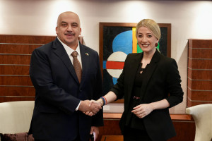 εεεε