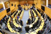ολομελεια βουλης βουλευτες 
