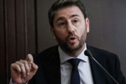 νικος ανδρουλακης