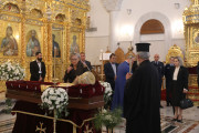 λαϊκό προσκύνημα