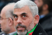 Γιαχια Σινουαρ