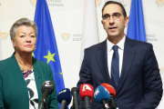 υπες