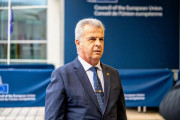νβ