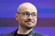 η