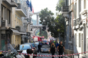 Ισχυρή έκρηξη στην Πλάκα: Κατέρρευσε και τυλίχτηκε στις φλόγες κτίριο στη Λυσικράτους : (ΤΑΤΙΑΝΑ ΜΠΟΛΑΡΗ/EUROKINISSI)